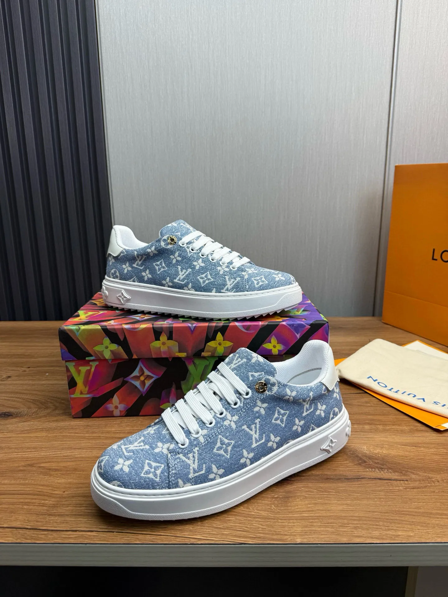 Factory price: 520💰LOUIS VUITTON [Louis VUITTON] The new trendy Lv is on the market🎁, casual and fashionable men's shoes👟The upper is made of imported original fabric + cowhide mesh lining, the original wear-resistant rubber outsole, the version is simple and elegant, exclusive for trendy men. Code number: 38-44, customized 45, 46